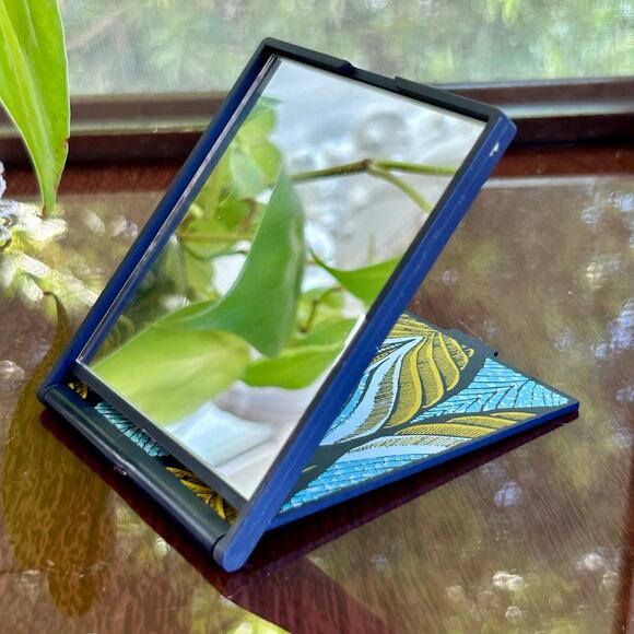 Vintage Estee Lauder Blue Feather Pattern Small Makeup / Cosmetic Folding Mirror - Picture 6 of 10